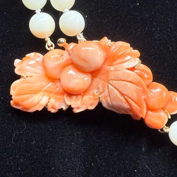 Elegant 14kt marked and acid tested angel coral Beaded Necklace - Picture 2 of 5